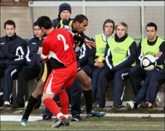 Ben Hunt beats ex-Scuzzer Jerry Gill under Boris' watchful gaze
